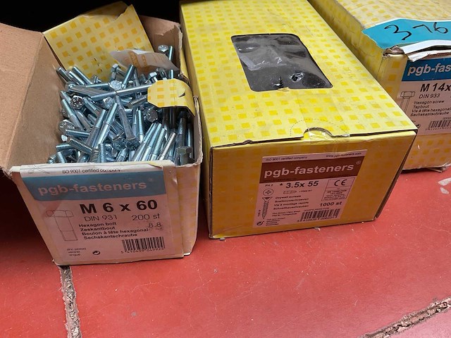 9 dozen bouten en vleugel moeren - afbeelding 2 van  7