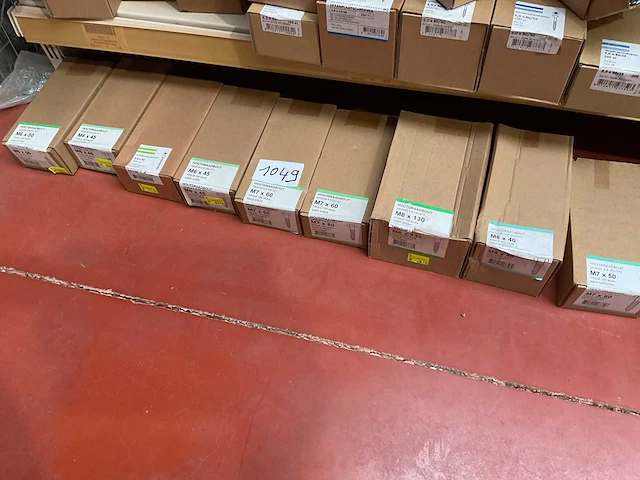 9 dozen hout schroeven en hout bouten - afbeelding 1 van  6