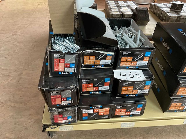 9 dozen houtschroeven en slag pluggen - afbeelding 1 van  6