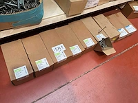 9 dozen houtschroeven