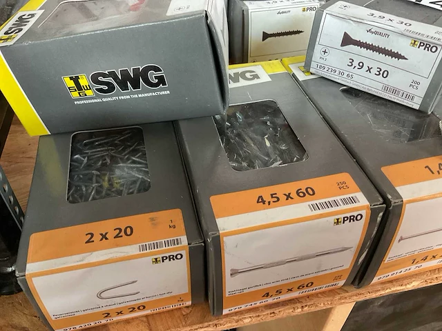 9 dozen schroeven krammen en nagels - afbeelding 2 van  6