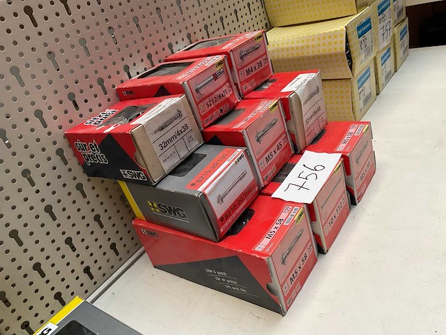 9 dozen schroeven - afbeelding 4 van  4