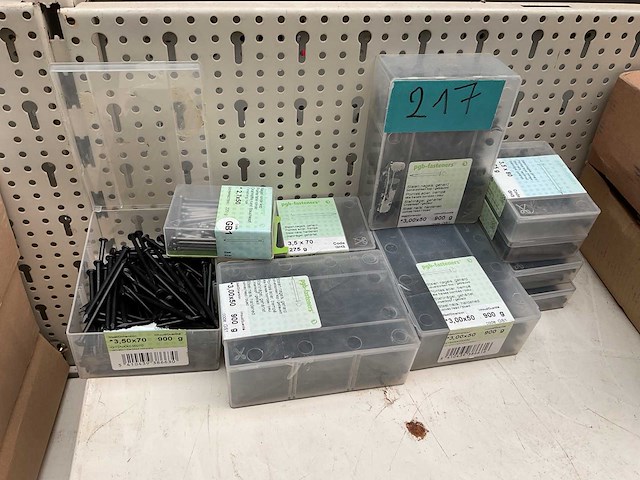 9 dozen staalnagels - afbeelding 1 van  3