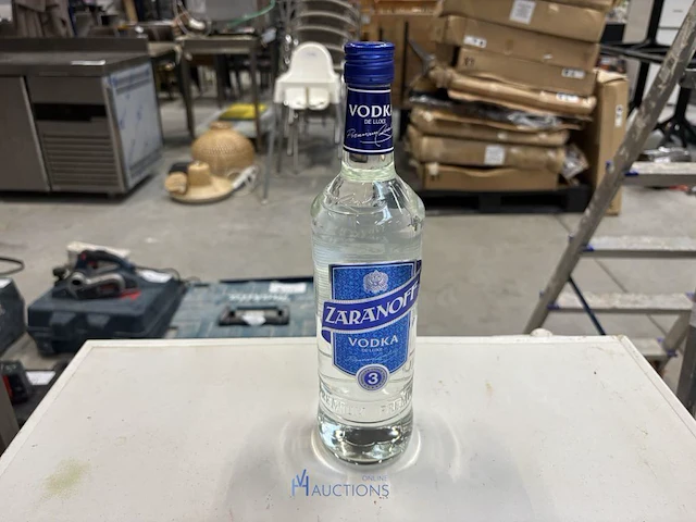 9 flessen vodka zaranoff - afbeelding 1 van  3