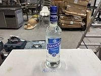 9 flessen vodka zaranoff