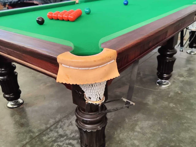 9 ft snookertafel met 3-delige leisteen – incl. ballen en 2 keus - afbeelding 8 van  24