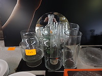 9 glazen vazen en spiegeldienbord - afbeelding 1 van  4