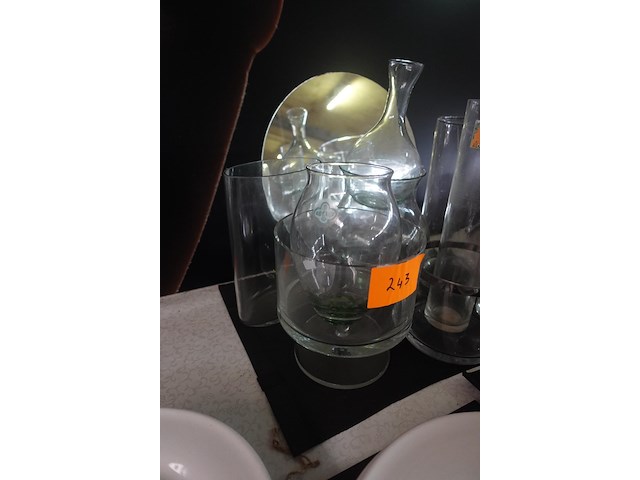 9 glazen vazen en spiegeldienbord - afbeelding 2 van  4