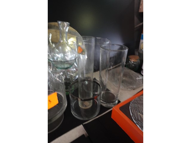 9 glazen vazen en spiegeldienbord - afbeelding 3 van  4