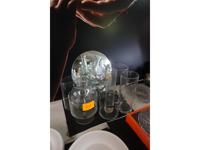 9 glazen vazen en spiegeldienbord - afbeelding 4 van  4