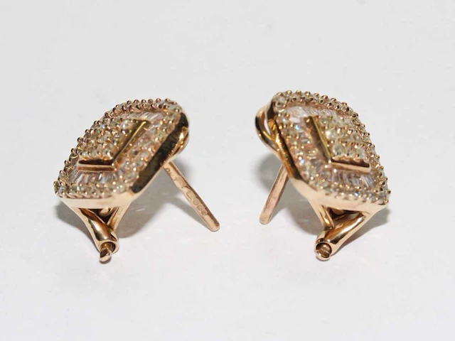 9 kt geelgouden oorbel met 0,95 cts natuurlijke diamant - afbeelding 3 van  5