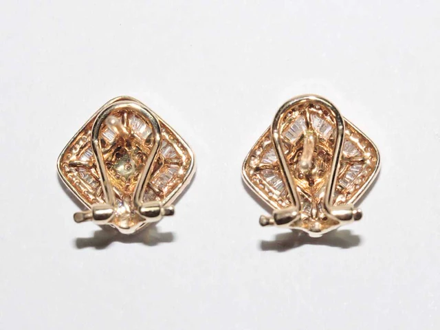9 kt geelgouden oorbel met 0,95 cts natuurlijke diamant - afbeelding 5 van  5