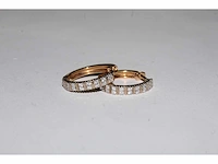9 kt geelgouden oorbel met natuurlijke diamant - afbeelding 1 van  8