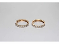 9 kt geelgouden oorbel met natuurlijke diamant - afbeelding 3 van  8