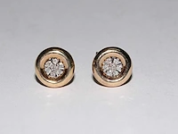 9 kt geelgouden oorbel met natuurlijke diamant - afbeelding 1 van  5
