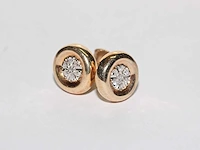 9 kt geelgouden oorbel met natuurlijke diamant - afbeelding 2 van  5
