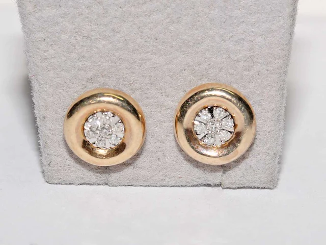 9 kt geelgouden oorbel met natuurlijke diamant - afbeelding 3 van  5