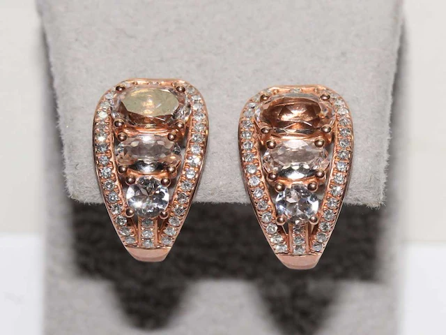 9 kt rozegouden oorbel met 1,59 cts natuurlijke diamant en morganiet - afbeelding 2 van  6