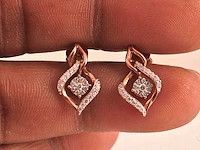 9 kt rozegouden oorbel met natuurlijke diamant - afbeelding 3 van  4
