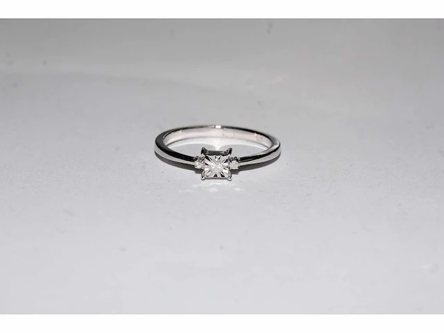 9 kt witgouden ring met natuurlijke diamant - afbeelding 1 van  9