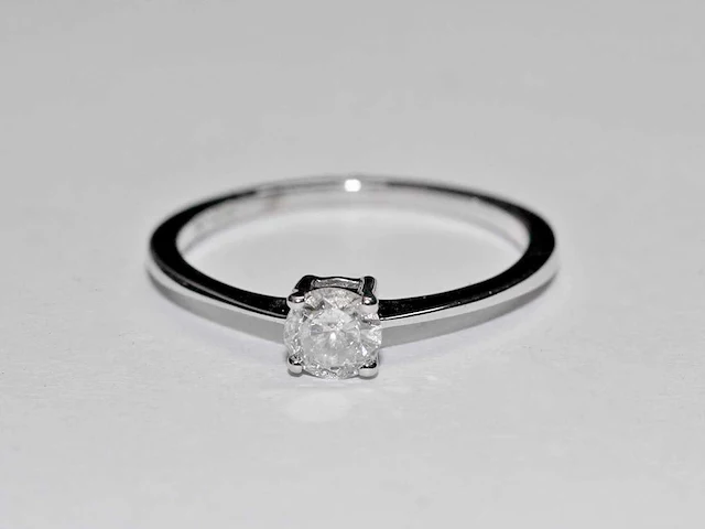 9 kt witgouden ring met natuurlijke diamant - afbeelding 2 van  7