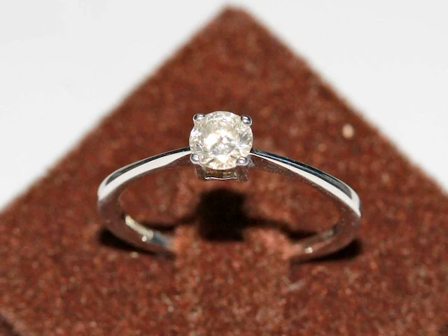9 kt witgouden ring met natuurlijke diamant - afbeelding 5 van  7