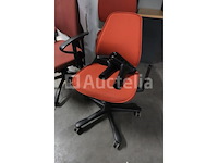 9 ongelijke bureaustoelen - afbeelding 2 van  10