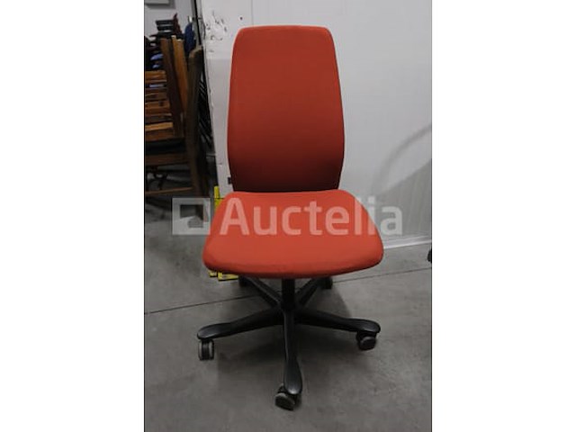 9 ongelijke bureaustoelen - afbeelding 1 van  10