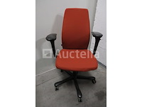 9 ongelijke bureaustoelen - afbeelding 3 van  10