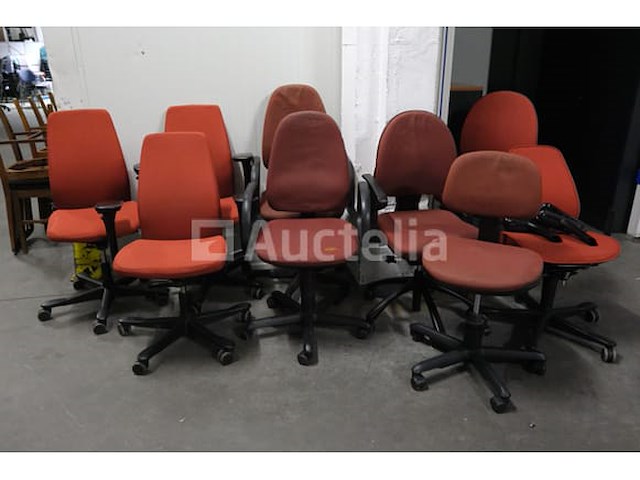 9 ongelijke bureaustoelen - afbeelding 7 van  10