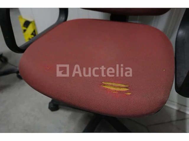 9 ongelijke bureaustoelen - afbeelding 4 van  10