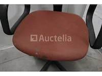 9 ongelijke bureaustoelen - afbeelding 6 van  10