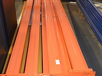 9 oranje dwarsbalken afm. 3,60m stow