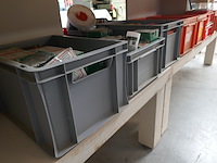 9 plastieken bakken met bevestigingsmateriaal - afbeelding 1 van  5