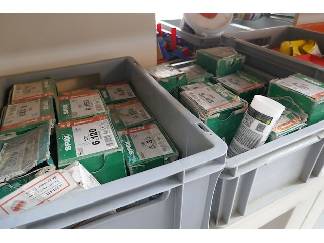 9 plastieken bakken met bevestigingsmateriaal - afbeelding 2 van  5