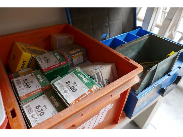 9 plastieken bakken met bevestigingsmateriaal - afbeelding 5 van  5