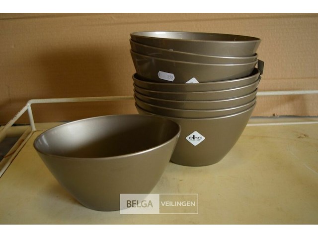 9 plastieken bloempotten - afbeelding 1 van  1