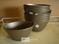 9 plastieken bloempotten - afbeelding 1 van  1