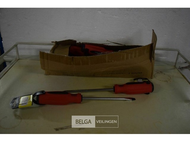 ±9 platte schroevendraaiers - afbeelding 1 van  3