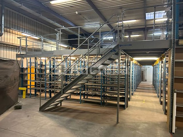 9 schäfer ssi planken - r 4000 schäfer metaal met trap aan leuningen inbegrepen - afbeelding 1 van  8