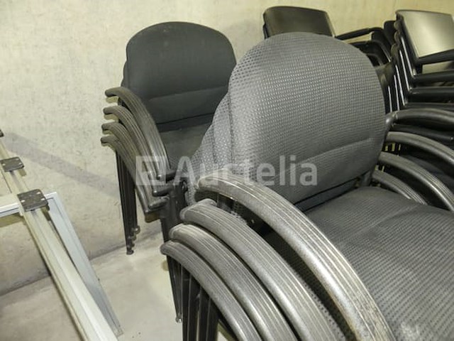 9 stapelbare stoelen - afbeelding 1 van  3