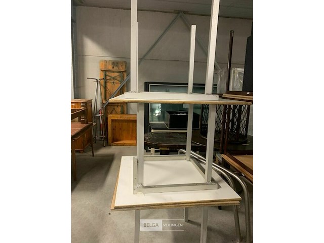 9 tafels met houten bladen en metalen poten - afbeelding 2 van  5