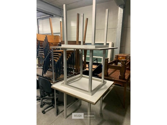 9 tafels met houten bladen en metalen poten - afbeelding 3 van  5