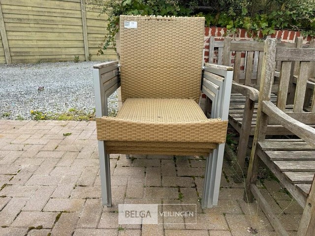 ± 9 tuinstoelen - afbeelding 1 van  4