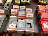 9 x dozen ankers; zelfborende schroeven met afdekplaatje; kozijnschroeven