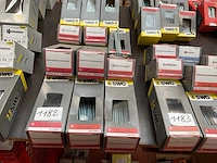 9 x dozen kozijnschroeven; ankers