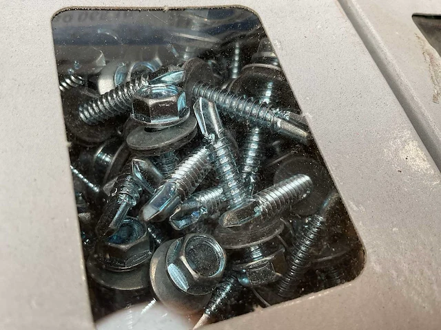 9 x dozen metalen pluggen; schroeven met boorkop en afdekplaatje - afbeelding 3 van  7