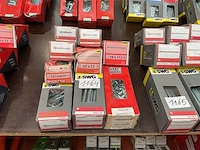 9 x dozen metalen pluggen