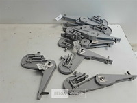 9 x golfplaatklem voor ophangbeugel licht grijs pvc regenafvoer - afbeelding 2 van  3