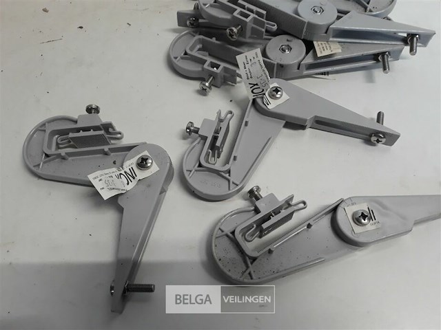 9 x golfplaatklem voor ophangbeugel licht grijs pvc regenafvoer - afbeelding 3 van  3